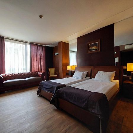 Hotel City Pleven ภายนอก รูปภาพ
