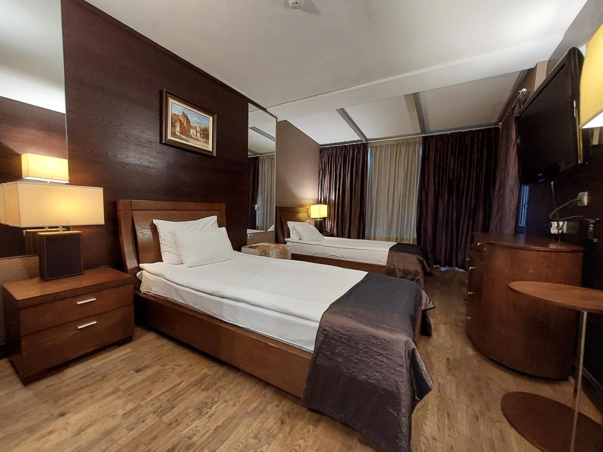Hotel City Pleven ภายนอก รูปภาพ