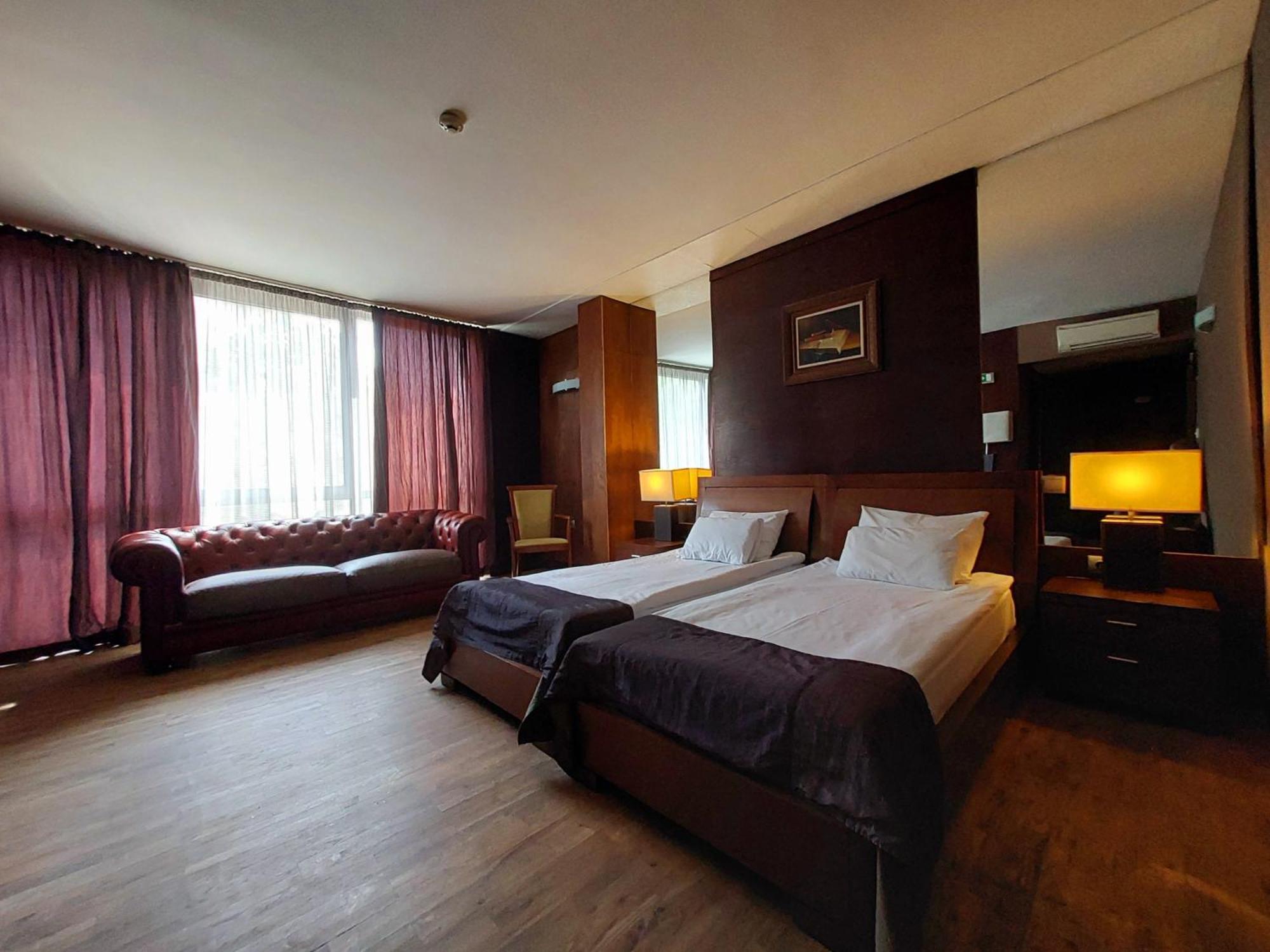 Hotel City Pleven ภายนอก รูปภาพ
